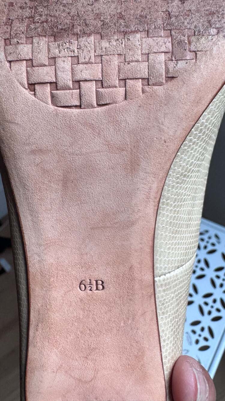 Cole Haan Beige Embossed Leather Peep Toe Heels Size 6.5B - Picture 6 of 9